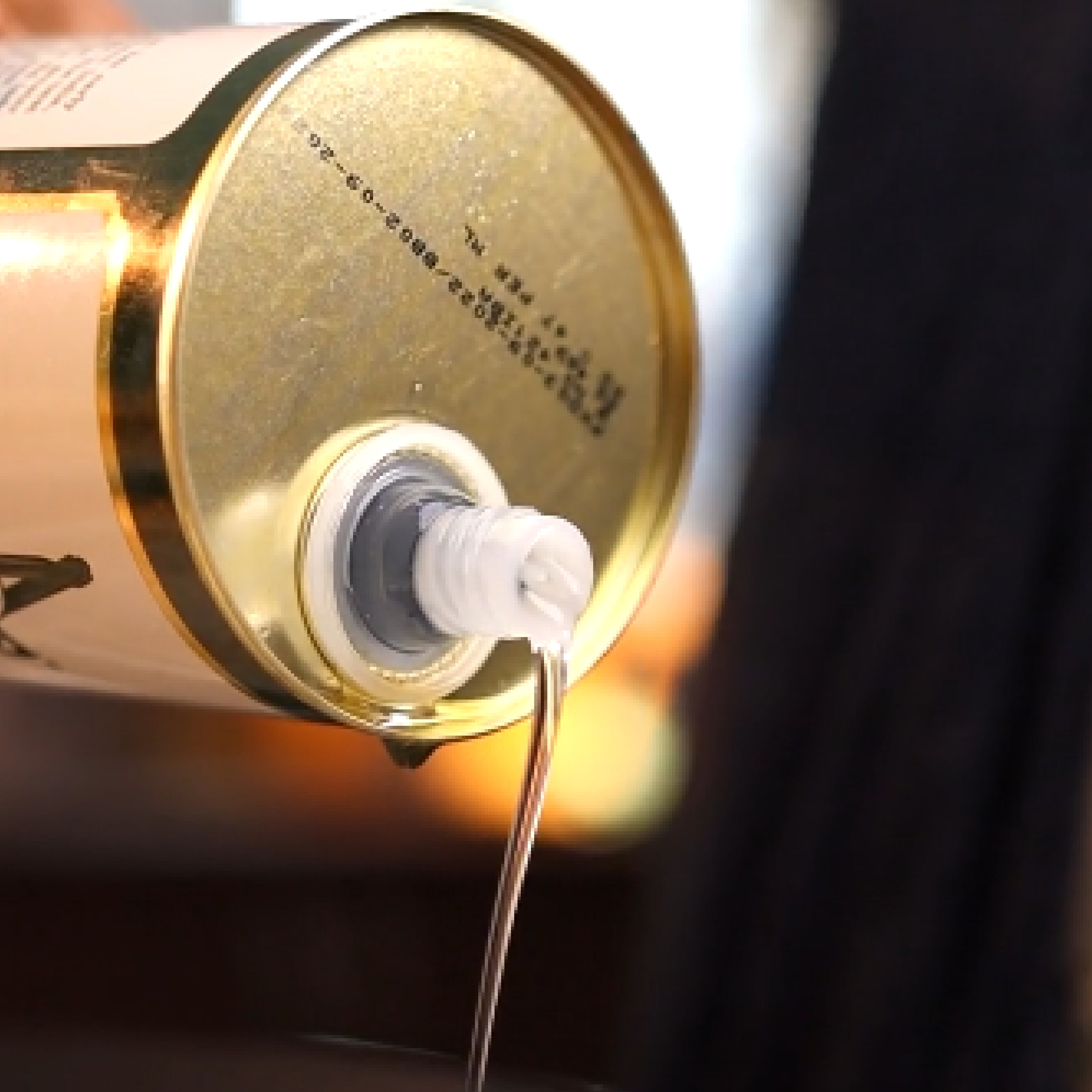 Chekko Cold Pressed Virgin Coconut Oil 500ml 1L – Wood Pressed, 3/4 Angle